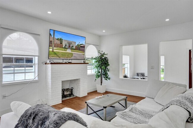 Foto del edificio - 2978 SW 14th St