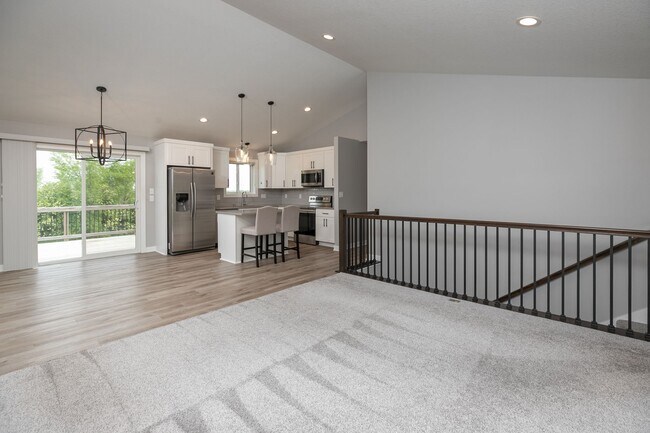 Building Photo - 699 Steenhoek Ln NE