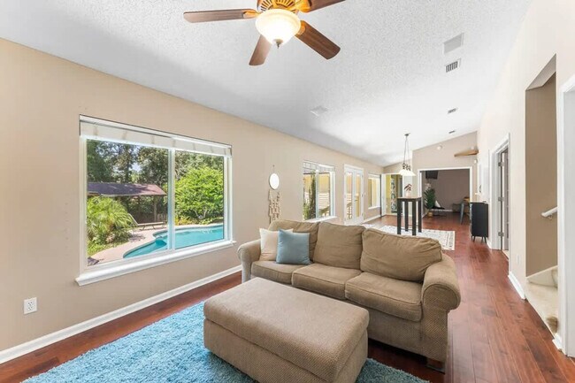 Foto del edificio - 15652 Coastal Ln