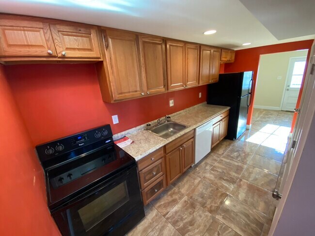 Building Photo - 10411 Floral Dr