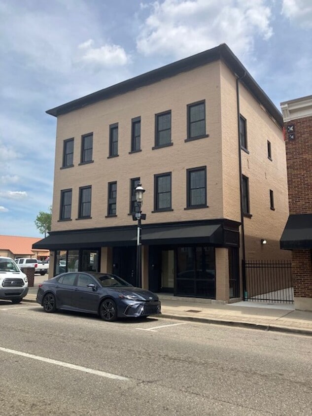 Store Front Available in Downtown Miamisburg - Store Front Available in Downtown Miamisburg