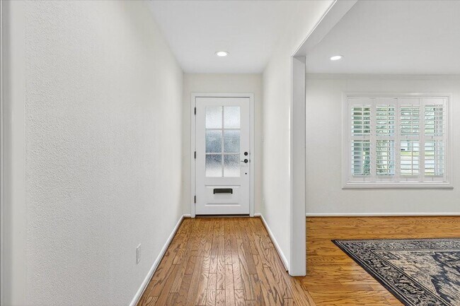 Foto del edificio - 722 Brock Dr