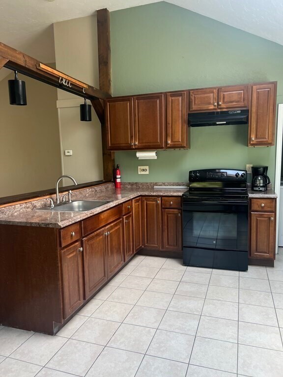 91 Robbins St, Avon, MA 02322 Townhome Rentals in Avon MA