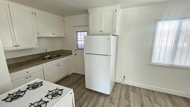 Foto del edificio - 1120 E Fairview Blvd