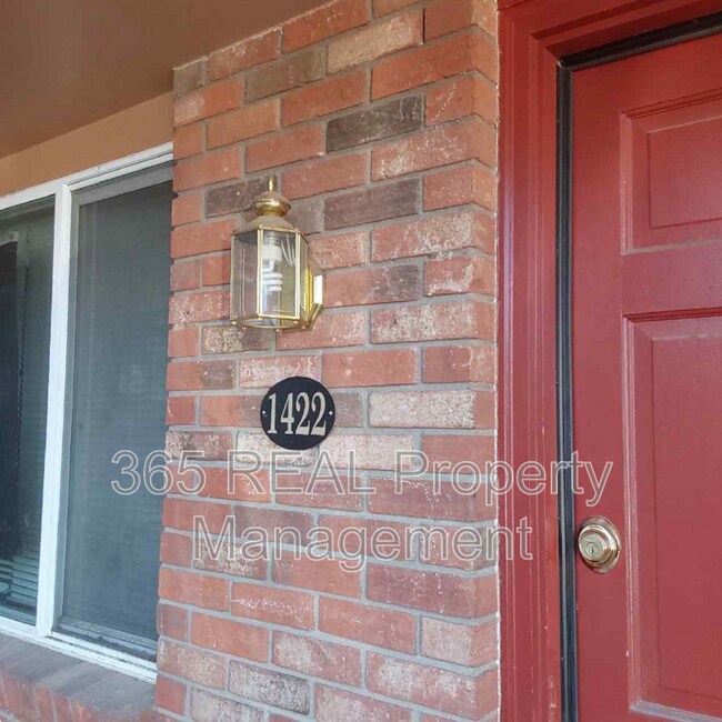 Foto del edificio - 1422 E 16th St