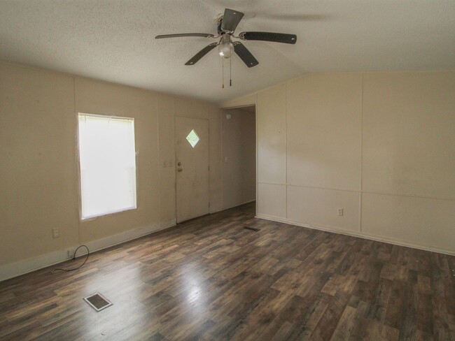 Building Photo - Cozy Country Living – Trailer Home for Rent