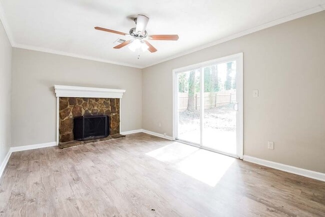 Foto del edificio - 645 Barrington Way