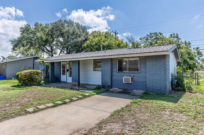 Building Photo - 214 Antrim Dr