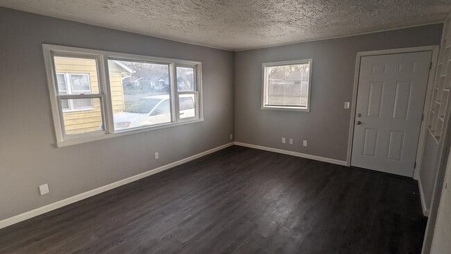 Building Photo - 1636 S Glenn Ave