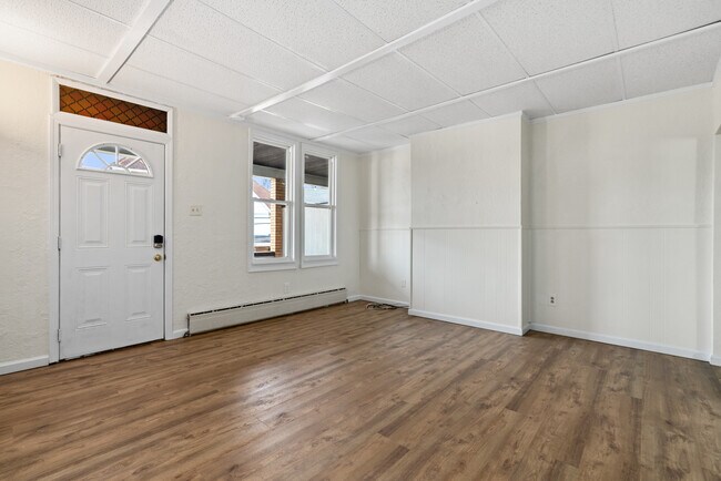 Building Photo - 306 7th Ave