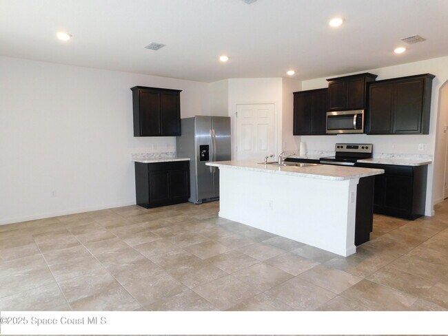 Foto del edificio - 739 Forest Trace Cir