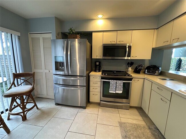 Building Photo - 4562 Kingsmere