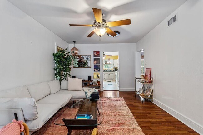 Foto del edificio - 2512 E 10th St
