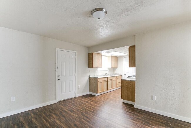 Foto del edificio - 1443 Tarberry Rd