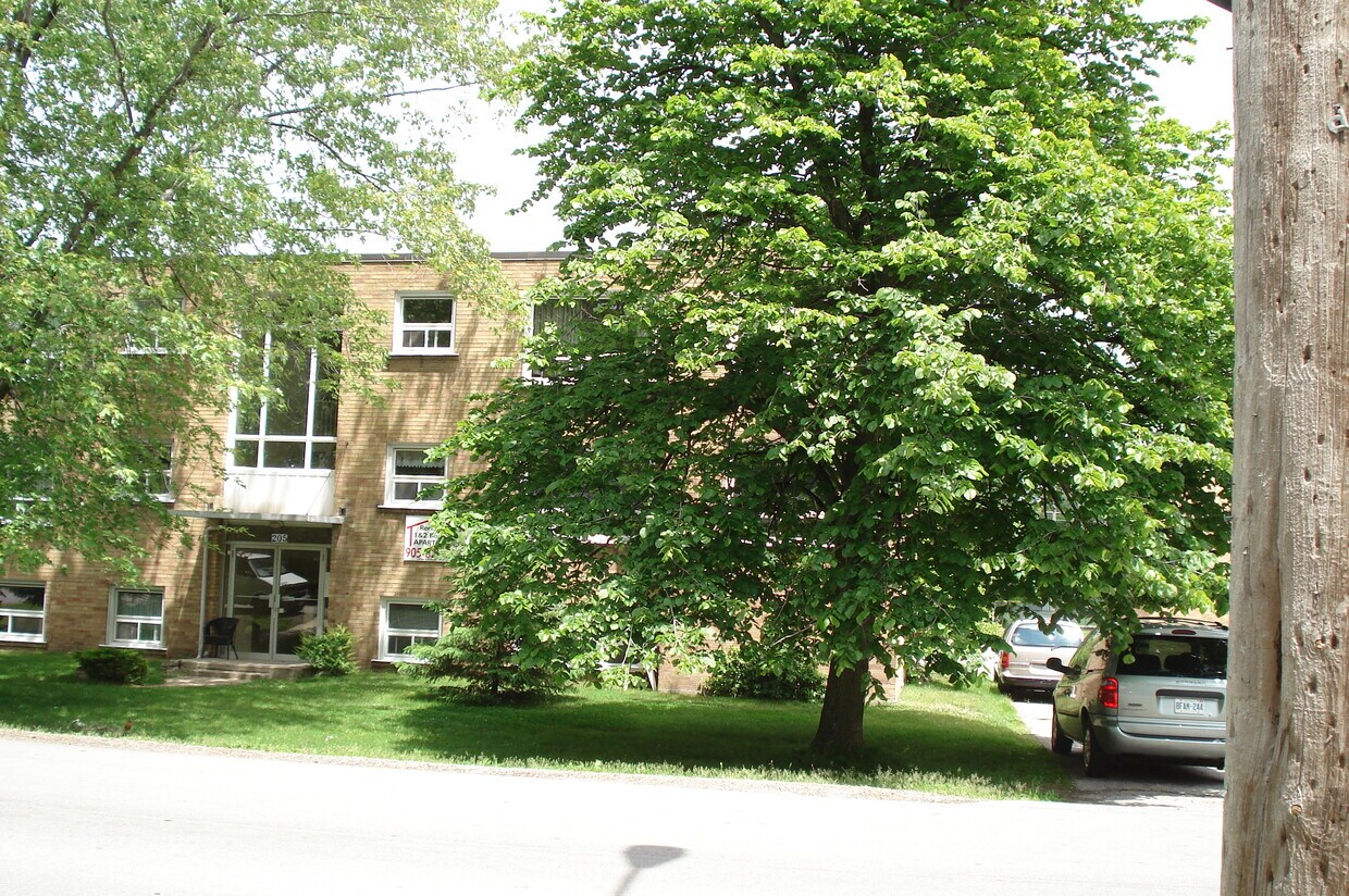 Primary Photo - LARGE PREMIUM UNIT IN QUIET RENOVATED BUIL...