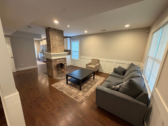 Foto del edificio - Room in Single Family Home on Parsons St SW