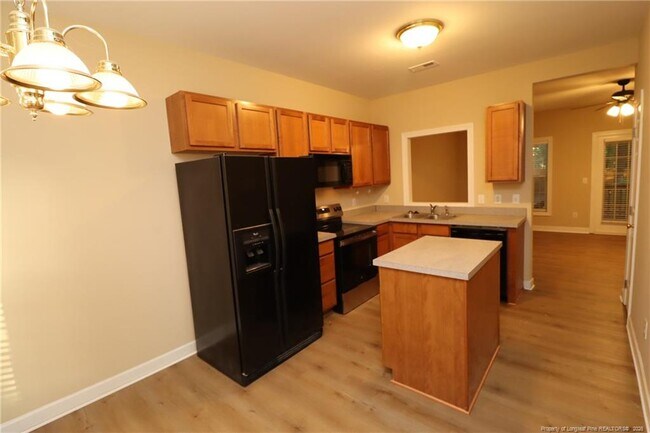 Foto del edificio - 2637 Broad Oaks Pl