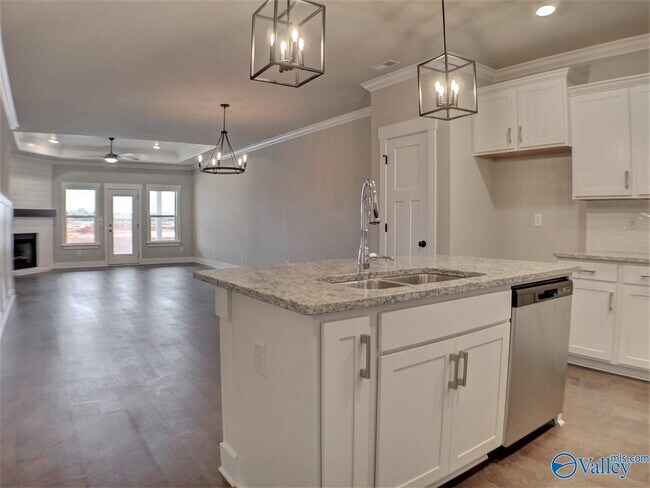 Foto del edificio - 439 Ripple Lk Dr SW