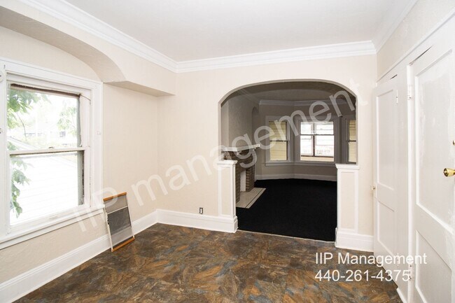 Building Photo - Discover Your New Home in Vibrant Clevelan...