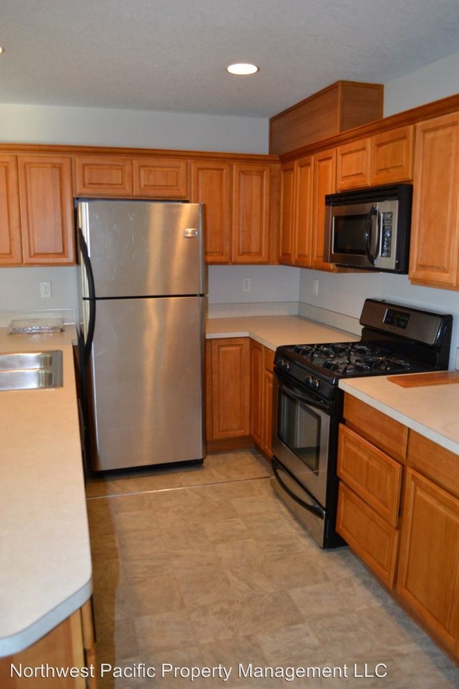 Building Photo - 3515-3517 Fisher Ct NE