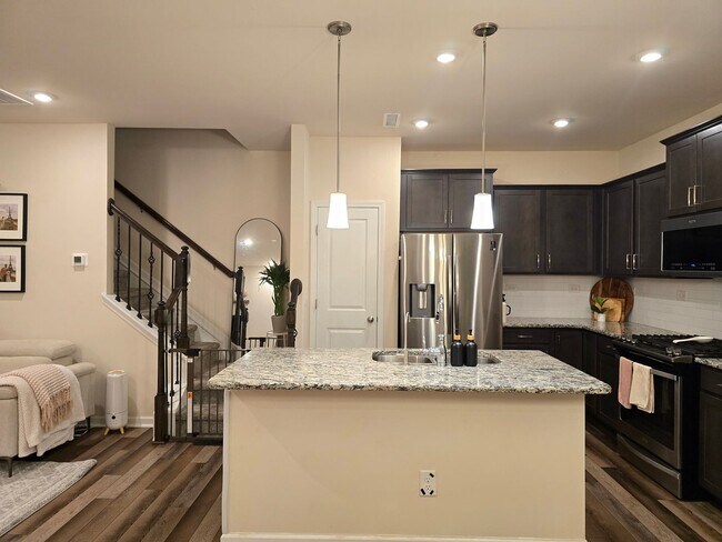 Foto del edificio - Spacious 3-Bed / 2.5-Bath Townhome near RTP! FREE TV & INTERNET! Reverse Osmosis Purification Sys...