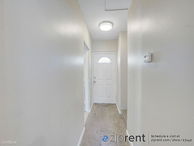 Foto del edificio - 2 br, 1 bath Triplex - 425 East Hermosa St...