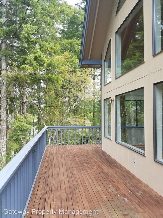 Building Photo - 640 E Emerald Lake Dr