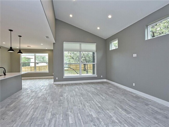 Foto del edificio - 16310 Forest Way