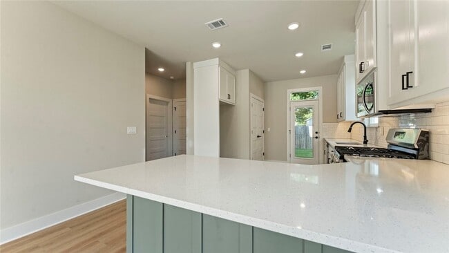 Building Photo - 1209 SW Journey Ln