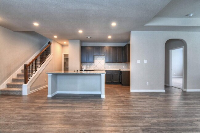 Foto del edificio - 3 bedroom, 2.5 bath with Study and Game Room extras include Gym, Storage Racks in Garage & SOLAR ...