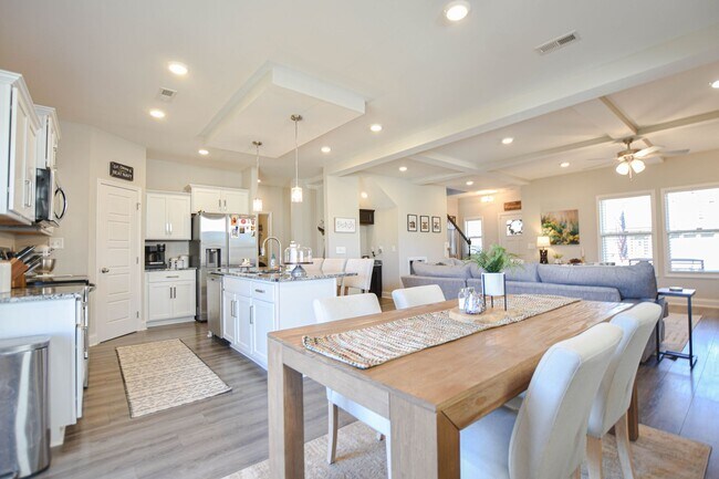 Foto del edificio - Pet Friendly Four Bedroom!