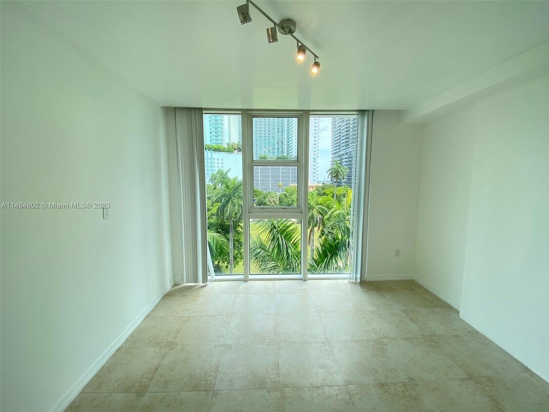 Foto principal - 275 NE 18th St