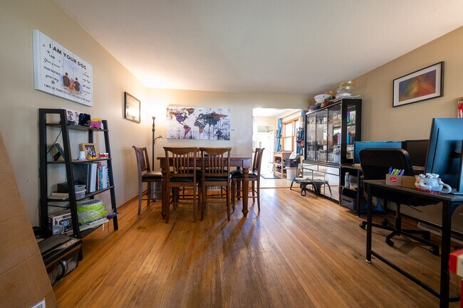 Foto del edificio - 5741 Bloomington Ave