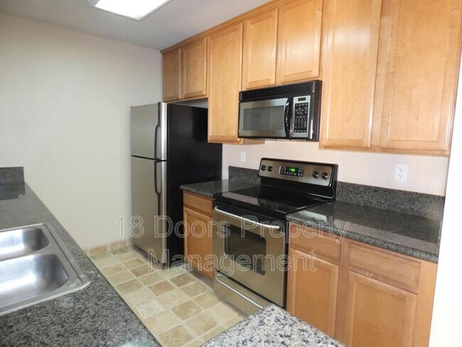 Building Photo - 7150 Shoreline Dr