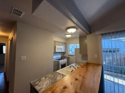 Foto del edificio - 5904 Emerald Forest Dr