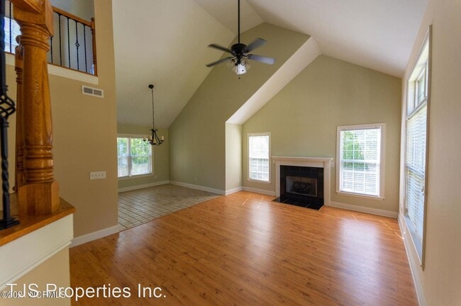 Building Photo - 3 br, 2 bath House - 906 Caroline Court