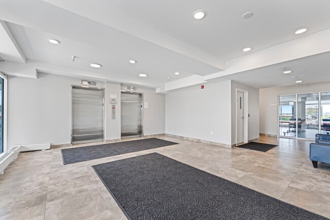 Building Photo - Chappelle 28