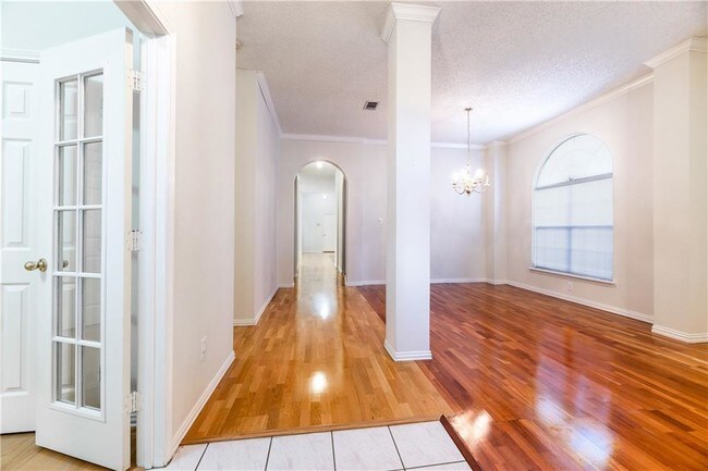 Foto del edificio - 4204 Briarbend Rd