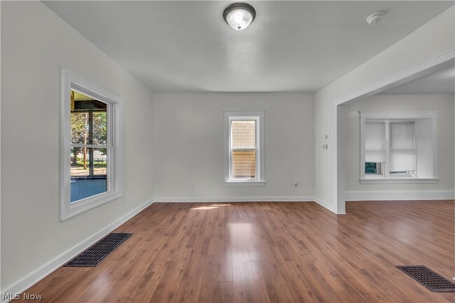 Building Photo - 1296 W Wilbeth Rd