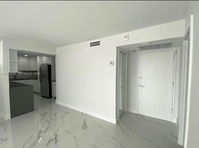 Foto del edificio - 6039 Collins Ave
