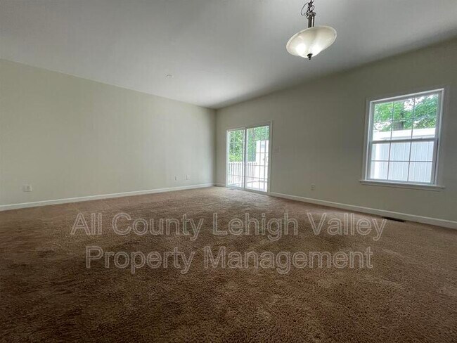Building Photo - 1312 Basswood Ln