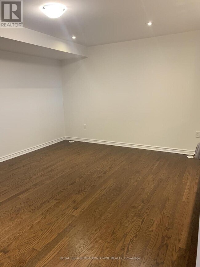 Photo du bâtiment - 1000 Asleton Blvd