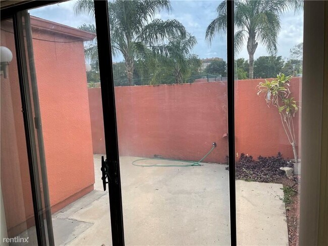 Building Photo - 3 br, 2 bath Townhome - 10236 Greenhouse Rd