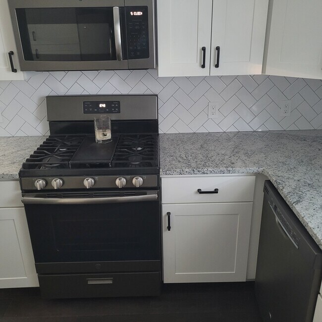 436 Midland Ave Unit 1st Floor, Pompton Lakes, NJ 07442 Apartments in