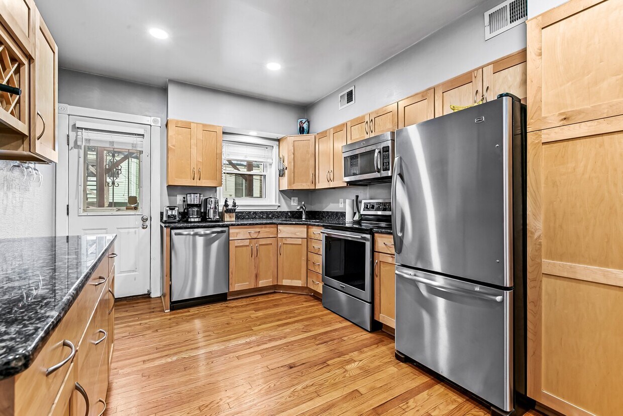Foto principal - 616 S Streeper St