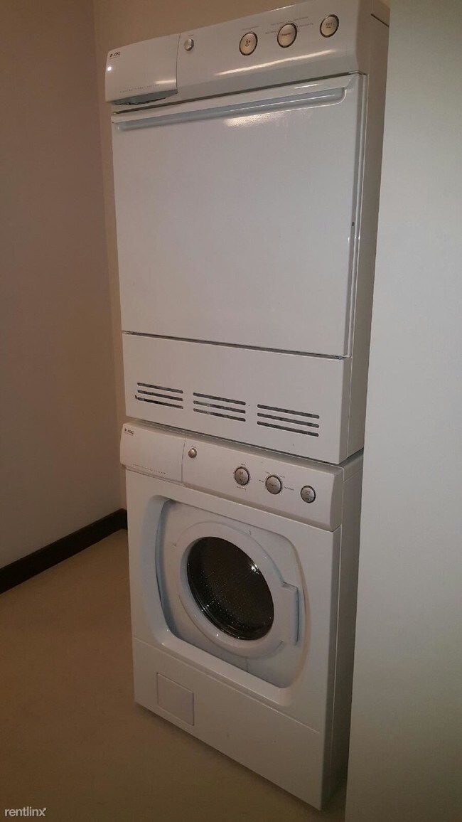 Foto del edificio - 420 W River Dr