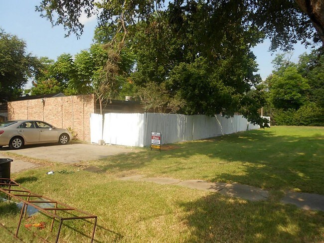 Building Photo - 1208 Houston St