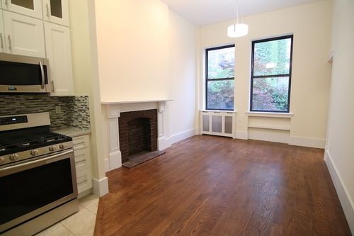Building Photo - 155 E 75th St