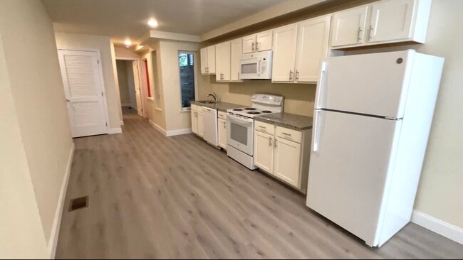 Kitchen - 1616 N Sydenham St