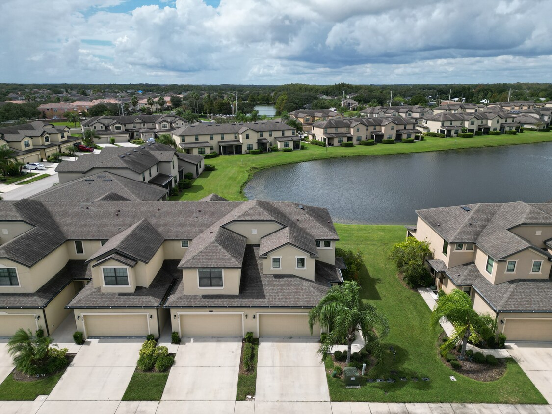 Foto principal - 2449 Seven Oaks Dr